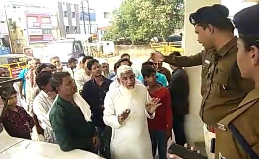 फुटकर फल विक्रेता संघ अध्यक्ष पर शासकीय कार्य में बाधा का केस