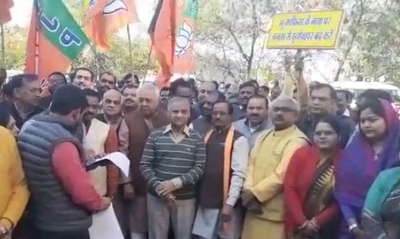 VIDEO: BJP के प्रदर्शन में लगे नारे-”सबसे बड़ा भू माफिया, ज्योतिरादित्य सिंधिया”