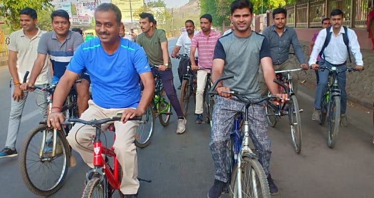 वॉक पर निकले लोगों को पुलिस ने कहा गुड मॉर्निंग, साइकल गश्त कर दिया सुरक्षा का भरोसा