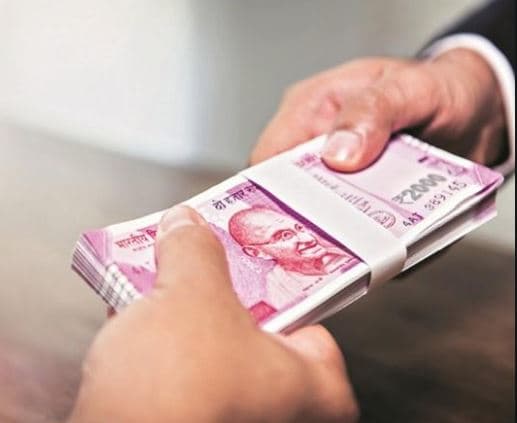 लापरवाही बरतने वाले अफसरों पर गिरी गाज, आधा दर्जन का कटा वेतन