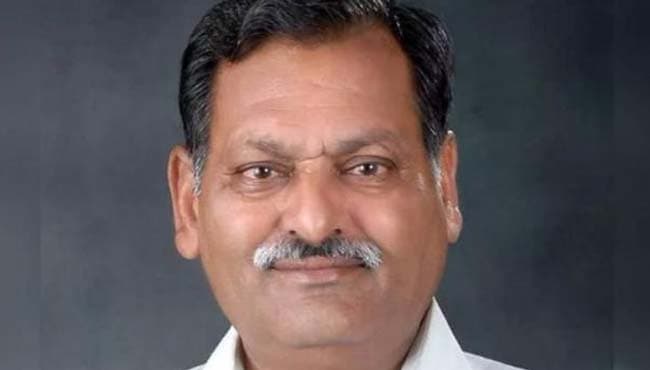 जनता से मिलने मंच से नीचे उतरे विधायक, हार्ट अटैक आया और मौत