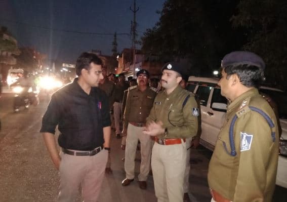 आचार संहिता लगते ही प्रशासन हुआ चुस्त, कलेक्टर व एसपी ने निकाला फ्लैग मार्च