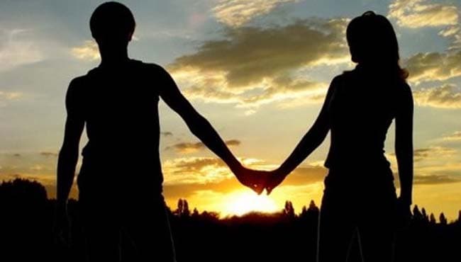 Suicide : ट्रेन से कटकर नाबालिग युगल ने दी जान, सुसाइड नोट में लिखा- घर वालों की कोई गलती नहीं!