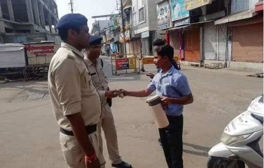 जब देश में पसरा था सन्नाटा, बाजार थे बंद… तब ये लड़का कर रहा था ऐसा काम