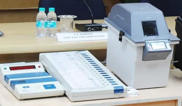 VVPAT पर पड़ सकता है गर्मी का असर, वोटिंग के बाद बैटरी निकालने के निर्देश