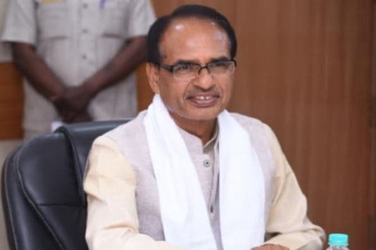 तंत्र-मन्त्र से जीत नहीं पाएंगे दिग्गी राजा, कांग्रेसियों को सपने में भी मैं ही दिखता हूँ : शिवराज
