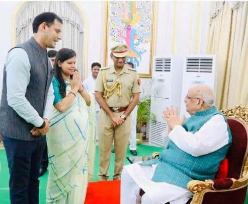दोस्त को कुलपति बनवाने विंग कमांडर बना गृह मंत्री अमित शाह, राज्यपाल से की सिफारिश