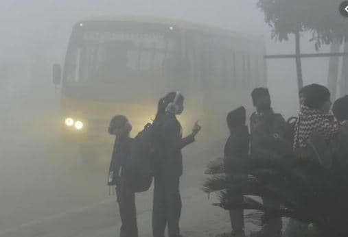 MP: 8 जिलों में 3 डिग्री से नीचे पहुंचा पारा, खेतों में जमीं बर्फ की सफेद चादर, आगे ऐसा रहेगा मौसम