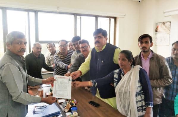 आईजी-एडीजी से मिले सिंधी समाज के लोग, थाना प्रभारी पर की कार्रवाई की मांग