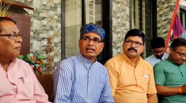 कांग्रेस कार्यालय में लग रही अफसरों की बोली, आंख बंद कर बैठे सीएम : शिवराज