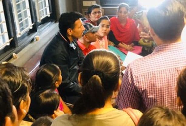 छात्र बोले-आपके नाम से धौंस देता है संचालक, मंत्री ने कहा- मेरा भाई भी होगा तो कार्रवाई करूंगा