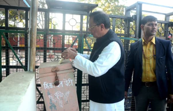 विपक्ष में रहकर जिसके खिलाफ की थी कार्रवाई की मांग, सत्ता में आते ही दिया इनाम