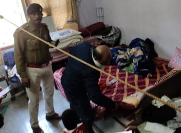 फ्लैट के बाथरूम में दो युवकों के शव मिलने से फैली सनसनी, जांच में जुटी पुलिस