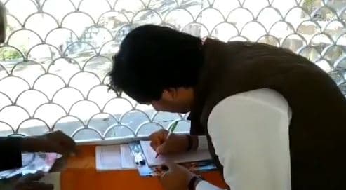 राघौगढ़ में रोज ‘राम-राम’ लिखते हैं मंत्री जयवर्धन