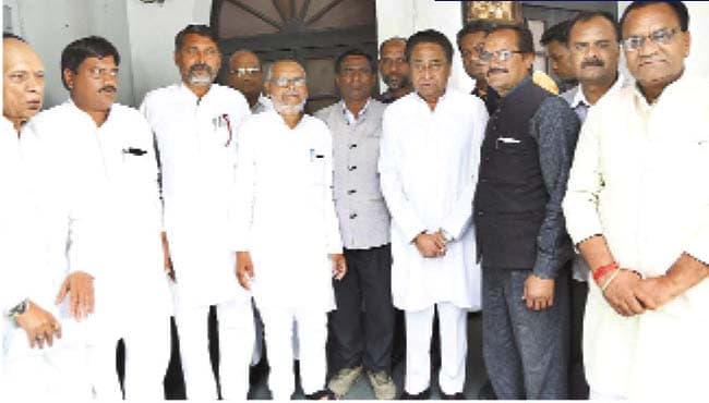 बसपा को लगातार दूसरा झटका, इन नेताओं ने भी थामा कांग्रेस का हाथ