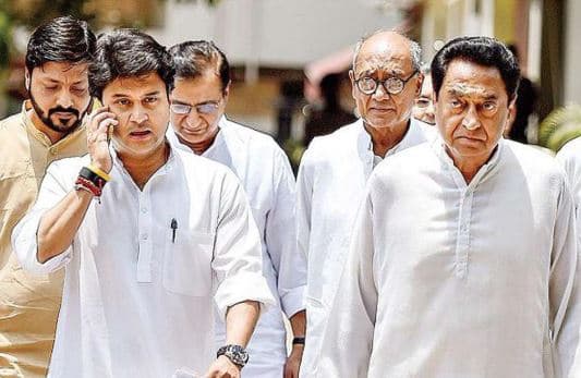 कर्नाटक-गोवा के संकट के बीच मप्र में ‘सियासी डिनर’ पर एकजुट कांग्रेस