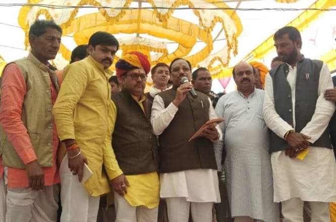 जब कांग्रेस सांसद ने किसानों से कह दी 2-2 करोड़ कर्जमाफी की बात, फिर हुआ ये