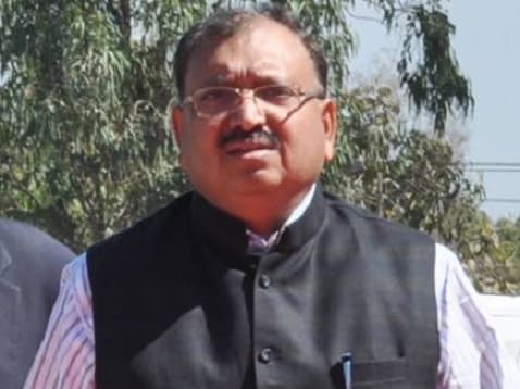 पूर्व मुख्य सचिव को सूचना आयोग ने जारी किया नोटिस