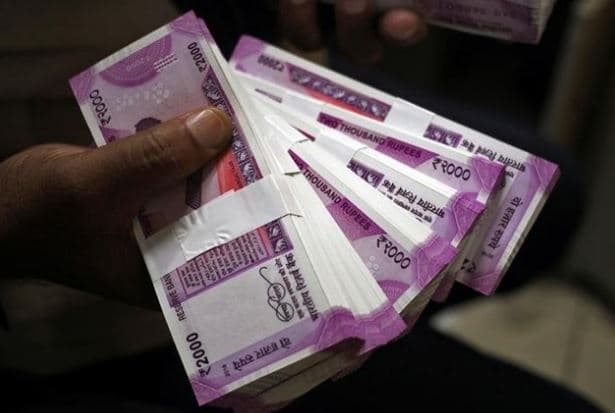 आचार संहिता: एयरपोर्ट पर महिला यात्री से मिले साढ़े दस लाख रुपए