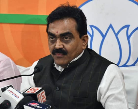 प्रदेश के किसानों को खून के आंसू रुला रही है कमलनाथ सरकार: राकेश सिंह