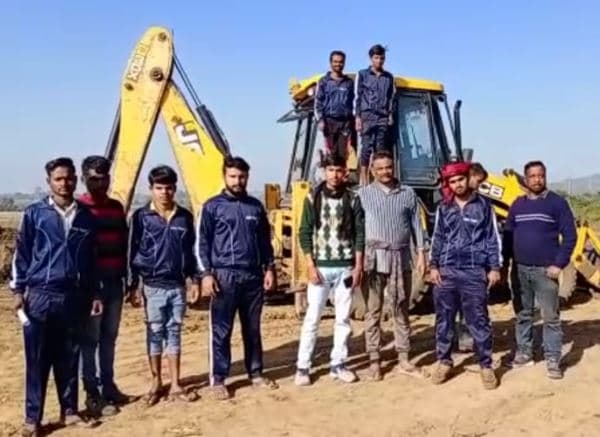 अवैध खनन करने पर भैया जी सरकार ने की कार्रवाई, जेसीबी और डंपर जब्त