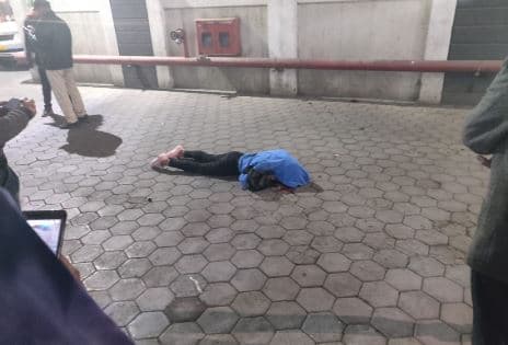 पांचवी मंजिल से गिरी युवती की संदिग्ध मौत, घटना सीसीटीवी में कैद