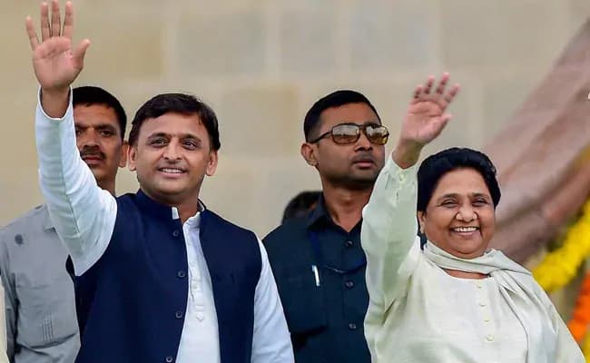 मोदी को रोकने बुआ-बबुआ साथ-साथ