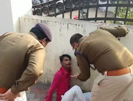 एसपी ने नशे में धुत युवक की लगाई क्लास, पुलिस को दिए मेडिकल के निर्देश