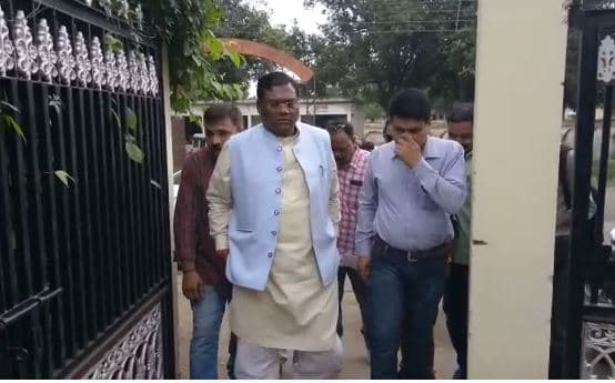 सड़क हादसे में बाल बाल बचे कुलस्ते, बोले-घटनास्थल पर भूतप्रेत का प्रभाव