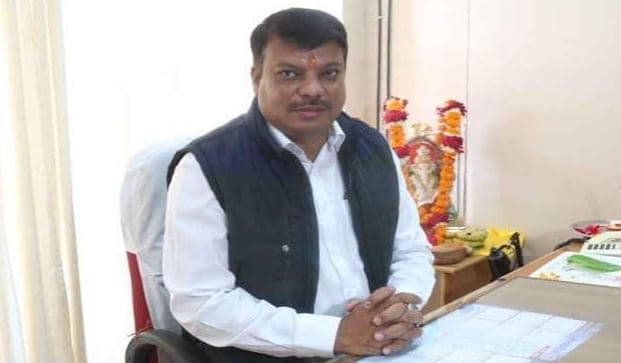 पूर्व सांसद की सिफारिश लेकर आया अधिकारी, नाराज मंत्री ने कर दिया सस्पेंड