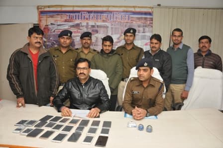 दिल्ली से खरीद कर OLX पर बेचता था चोरी के मोबाइल, पुलिस ने किया गिरफ्तार