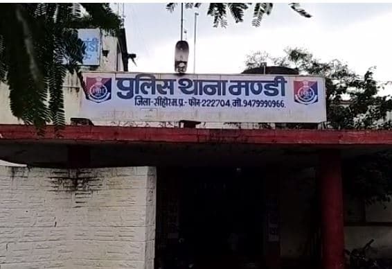 खेत में भैंस घुसी तो चाचा-भतीजे को मारी गोली, हालत गंभीर