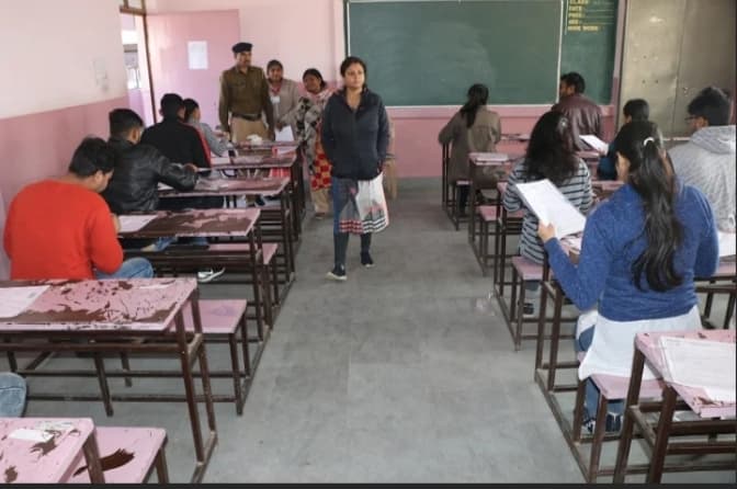 मुरैना में 16 परीक्षा केन्द्रों पर व्यवस्थित तरीके से संपन्न हुई राज्य सेवा एवं वन सेवा की प्रारंभिक परीक्षा