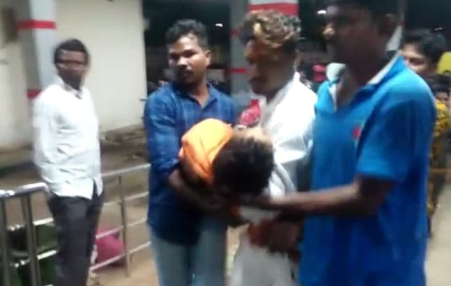 सावन के आखिरी सोमवार बड़ा हादसा, झंडा चढाने के दौरान फैला करंट, दो लोगों की मौत, एक झुलसा