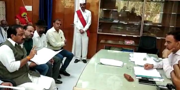 कांग्रेस नेता ने उठाए सवाल -मृतक, भूमिहीन, बाहरी किसानों को कैसे दिया ऋण ?