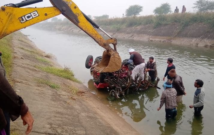 ट्रैक्टर अनियंत्रित होकर नहर में गिरा, महिला समेत तीन की मौत