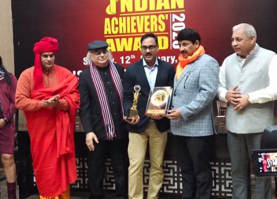 निर्भीक पत्रकारिता के लिए मनोज मनु बेस्ट एंकर अवॉर्ड से सम्मानित