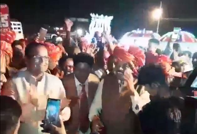 एसपी का मंत्री के साथ ठुमके लगाते वीडियो वायरल, बीजेपी को आपत्ति