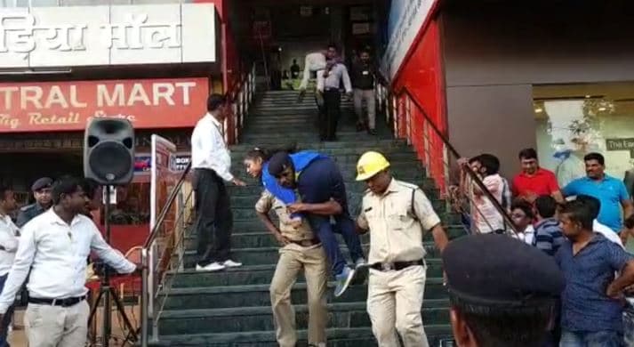 मॉल में भूकंप का अलार्म बजते ही मची अफरा-तफरी, NDRF की टीम ने ऐसे किया रेस्क्यू