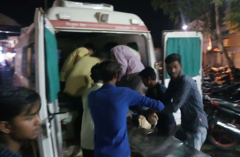 MP: भीषण सड़क हादसे में 5 की दर्दनाक मौत, 4 गंभीर घायल, टक्कर से हवा में उछले युवक
