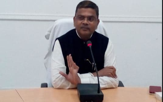 देश के कानून के खिलाफ मप्र के IAS ने खोला मोर्चा, BJP बोली-‘संविधान से ऊपर हो गए है ये’