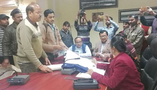 सरकार, आपकी किरकिरी कराएंगे ऐसे अफसर
