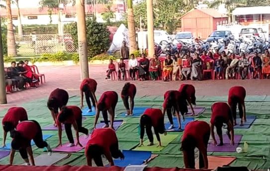 MP में यहां महिलाओं ने 18 मिनट में 108 सूर्य नमस्कार कर बनाया अनूठा रिकॉर्ड