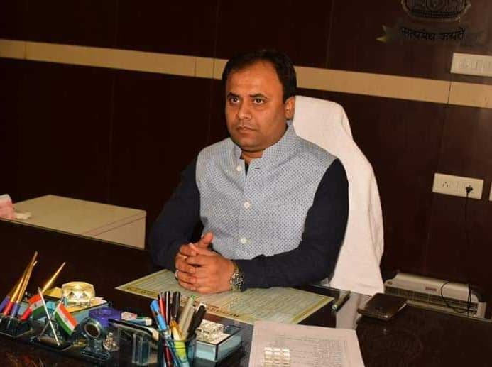 बंदूक का लायसेंस चाहिए, तो गौशाला में दान करें कं बल