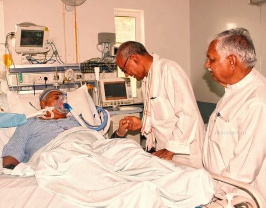 मध्य प्रदेश के पूर्व सीएम कैलाश जोशी की हालत बिगड़ी, शिवराज-दिग्गी मिलने पहुंचे