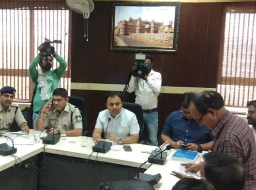 विधायक ने दिया था भरोसा, कलेक्टर ने दिए फुटपाथी दुकानदारों को हॉकर्स जोन में भेजने के निर्देश