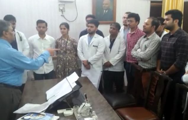 पश्चिम बंगाल मामला: GRMC के जूनियर डॉक्टर्स ने की सांकेतिक हड़ताल