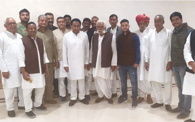 चुनाव से पहले तोड़फोड़ जारी, बसपा के पूर्व विधायक ने थामा कांग्रेस का हाथ