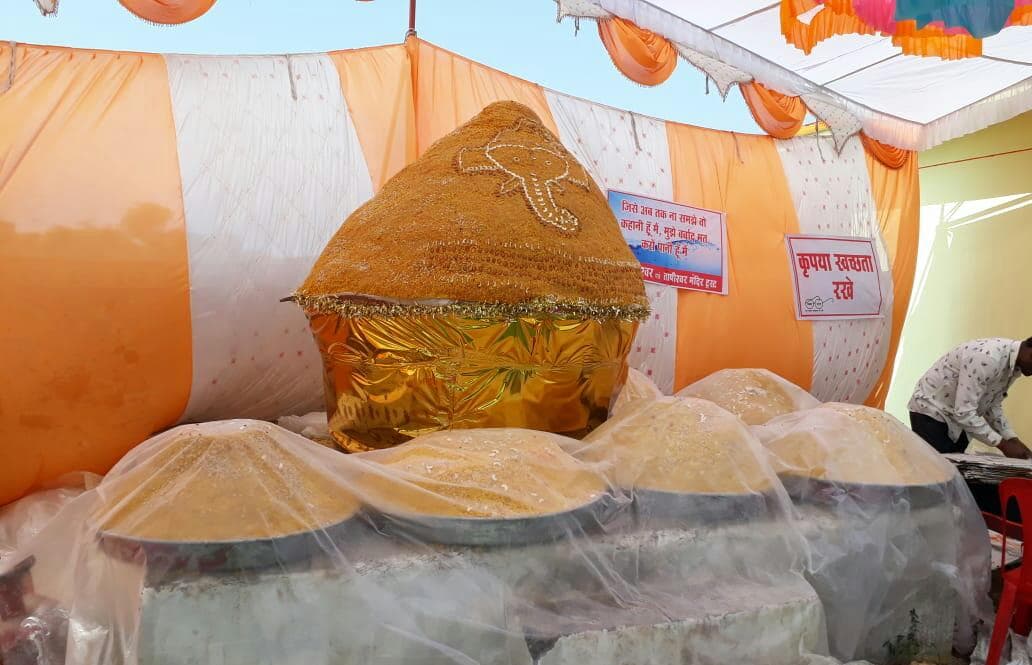 गणपति बप्पा को लगाया 50 क्विंटल के लड्डू का भोग, दर्शन को उमड़ी भीड़