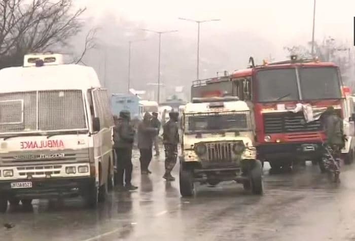 जम्मू कश्मीर के पुलवामा में बड़ा आतंकी हमला,  40 जवान शहीद